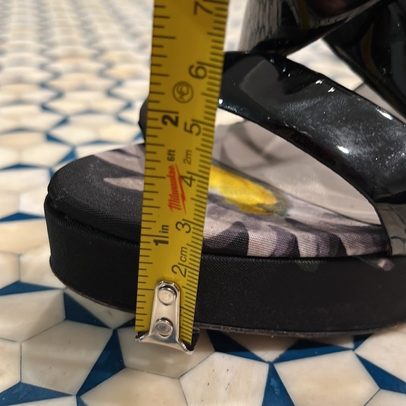 Valentino Black Patent & Floral Print Wedge Slingback Sandals Sz. 39.5/ 9. EUC - Picture 8 of 16